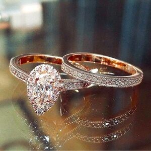 New - Exquisite Teardrop - Cubic Zirconia Engagement Style Ring Set - Si…